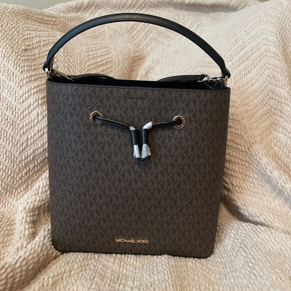 Michael Kors MK Suri Messenger Bucket Bag Crossbody Convertible Backpack
